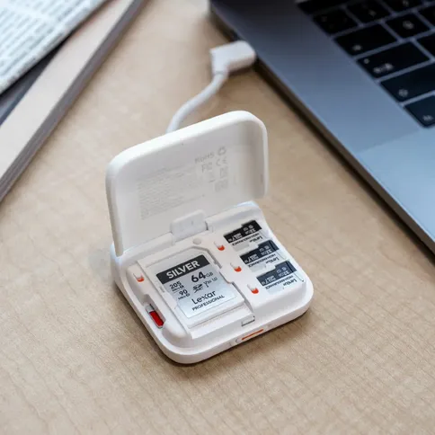 6_PGYtech_createmate_highspeedminicardcase_CB.jpg