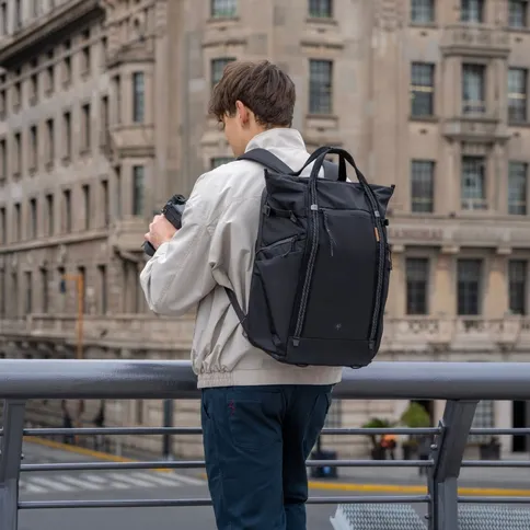 PGYTECH-OneGo-Roamer-Tote-Backpack-18L-Matte-Black_3.jpg