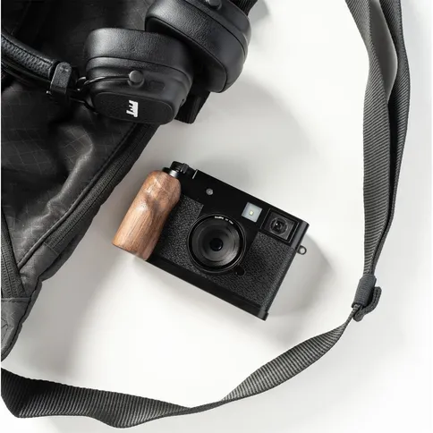 SmallRig-5224_L_Shaped_Mount_Plate_with_Wooden_Handle_for_FUJIFILM_X_half_black_5.jpg