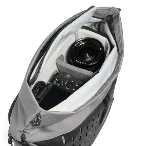 manfrotto-uncover-messenger-12l-07-open-met-camera.jpg