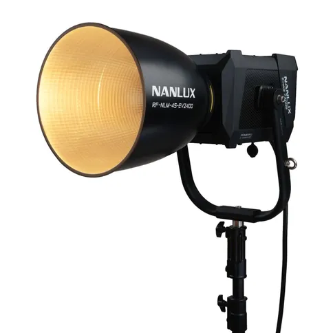 Nanlux-Evoke-2400-Bi-color-Spot-Light-met-45-graden-reflector_2.jpg