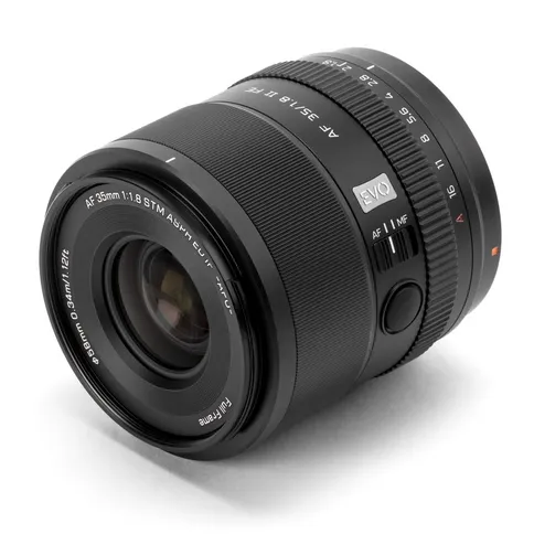 Viltrox_AF_35mm_F1.8_II_FE_Angled_View_Top.jpg