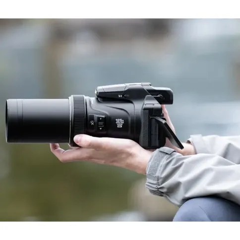 Nikon_CoolpixP1100_lifestyle4.webp