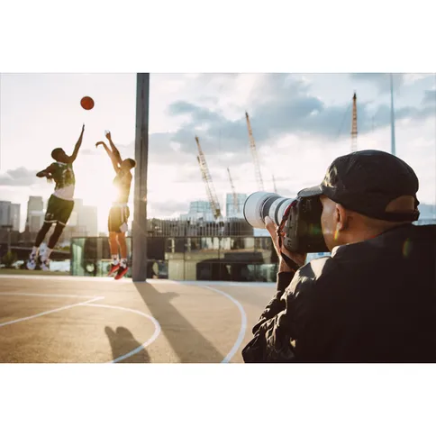 canon-r1-lifestyle_6.jpg