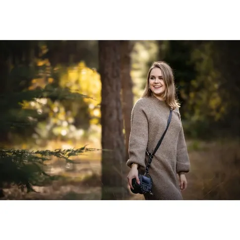 The-Hantler-Camera-Shoulder-strap-Black-Brass-Regular_5.jpg