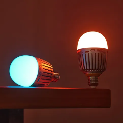 Godox-C7RB-KNOWLED-RGBWW-Creative-Bulb-E27_8.jpg