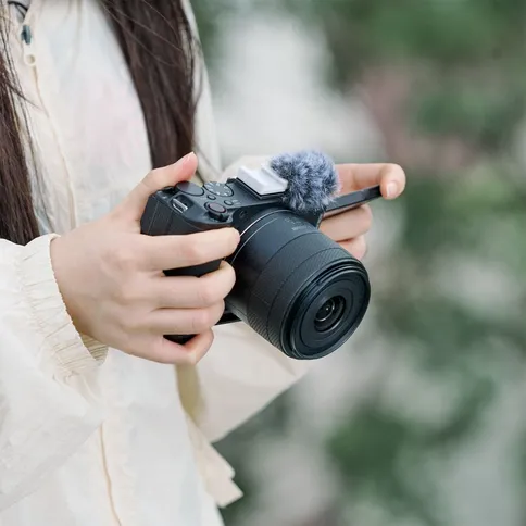 SmallRig-5434-Furry-Windscreen-Kit-for-Canon-EOS-R50-V-2pcs_5.jpg