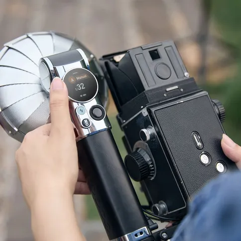 Godox-Lux-Master-Retro-Camera-Flash-Black_10.jpg