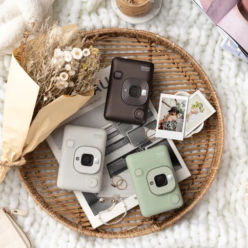 fujifilm-instax-mini-liplay-deepbronze-10.jpg