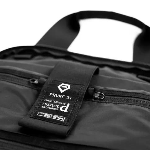 WANDRD-THE-PRVKE-31-Liter-Limited-Edition-Grey-Photo-Bundle-4.jpg