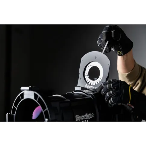 Aputure-Spotlight-Max-Iris_3.jpg