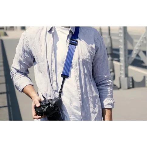 SPINN-DESIGN-Verstelbare-comfort-camerariem-blauw_2.jpg