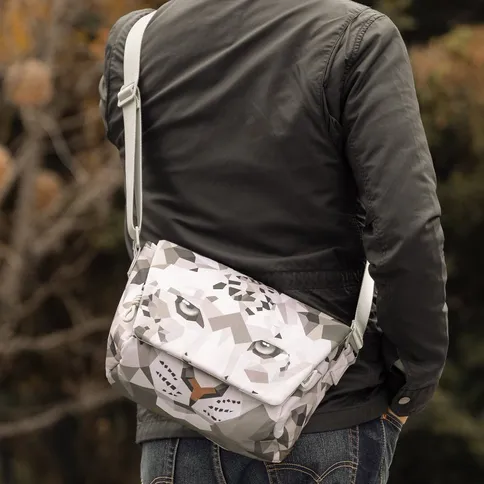 8_Smallrig_6045_creative_design_sling_bag.jpg