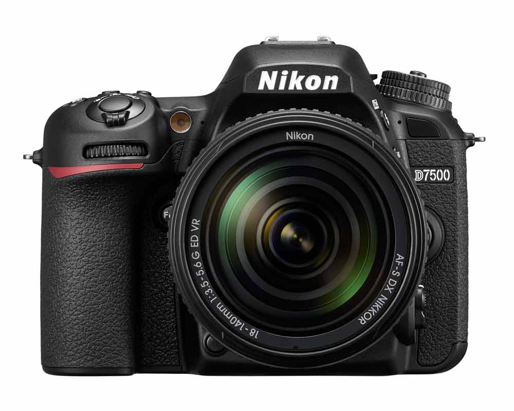 Nikon D7500 + AF-S 18-140mm VR